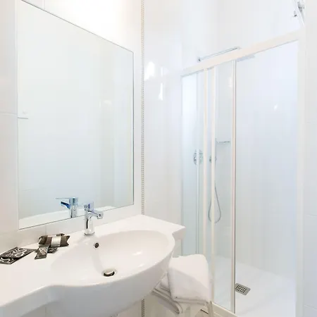 Confort Hotel 3*